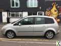 Photo Ford c max 1.6 petrol MPV with towbar